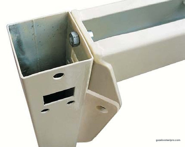 Testa del montante quadro 80×80 del Cicogna Minimax con la piastra per le travi a U, foto vera