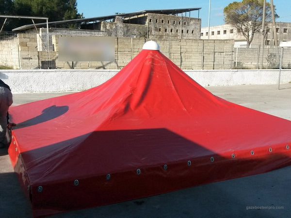 Montaggio dell'Airone Basic, passo 6: telo agganciato ai cavallotti delle travi, foto vera