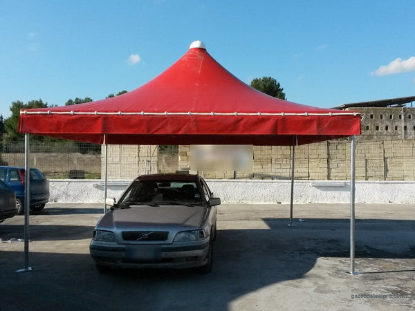 Montaggio dell'Airone Basic, passo 9: gazebo finito con il telo rosso teso, foto vera