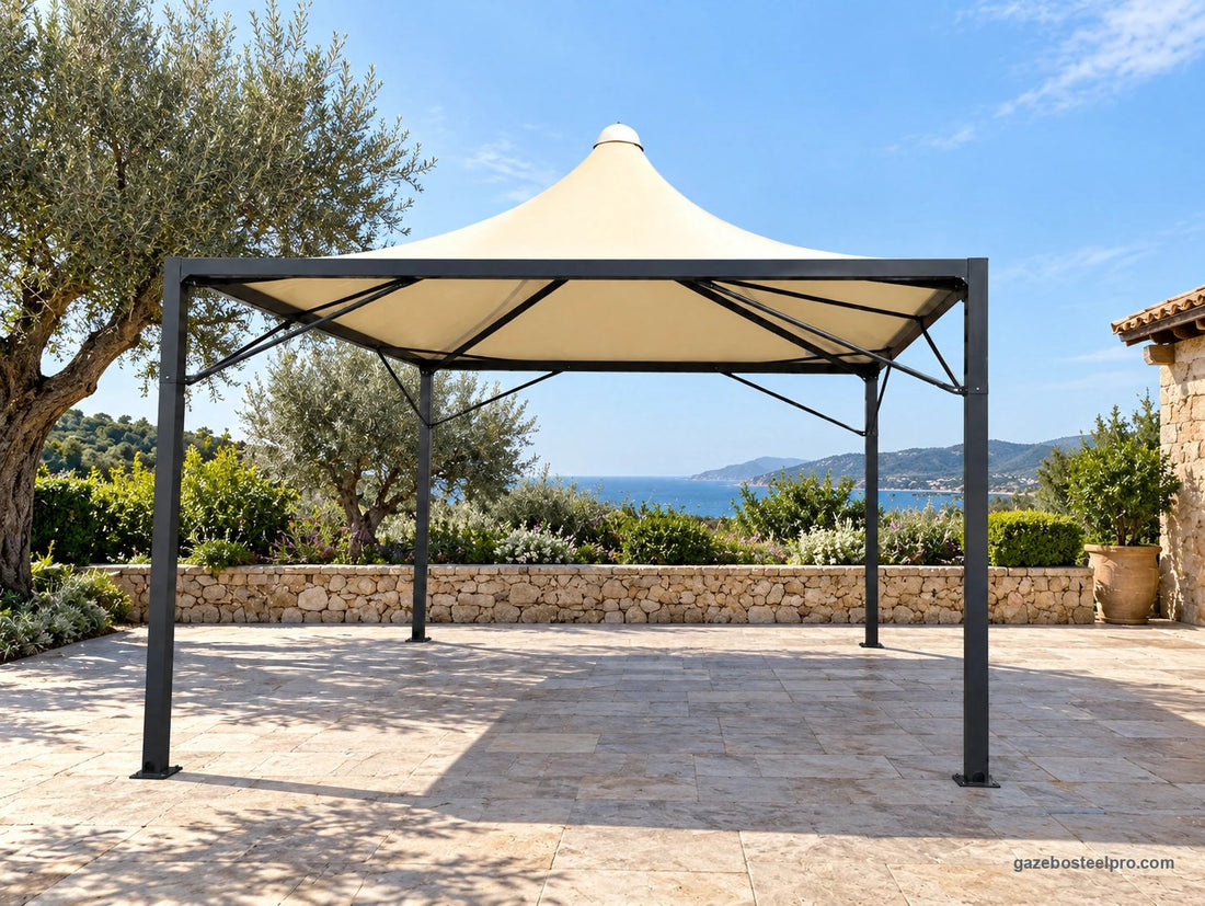 Gazebo Airone Minimax con struttura antracite e telo avorio su una terrazza sul mare (immagine illustrativa)